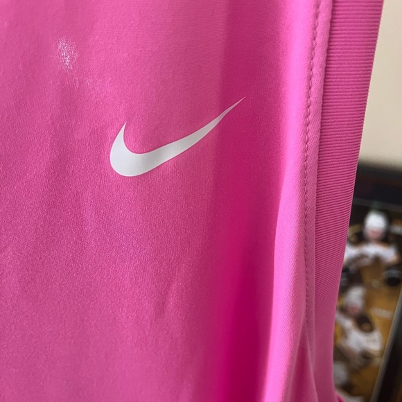 Women’s plus size sleeveless Nike tee - Picture 3 of 10